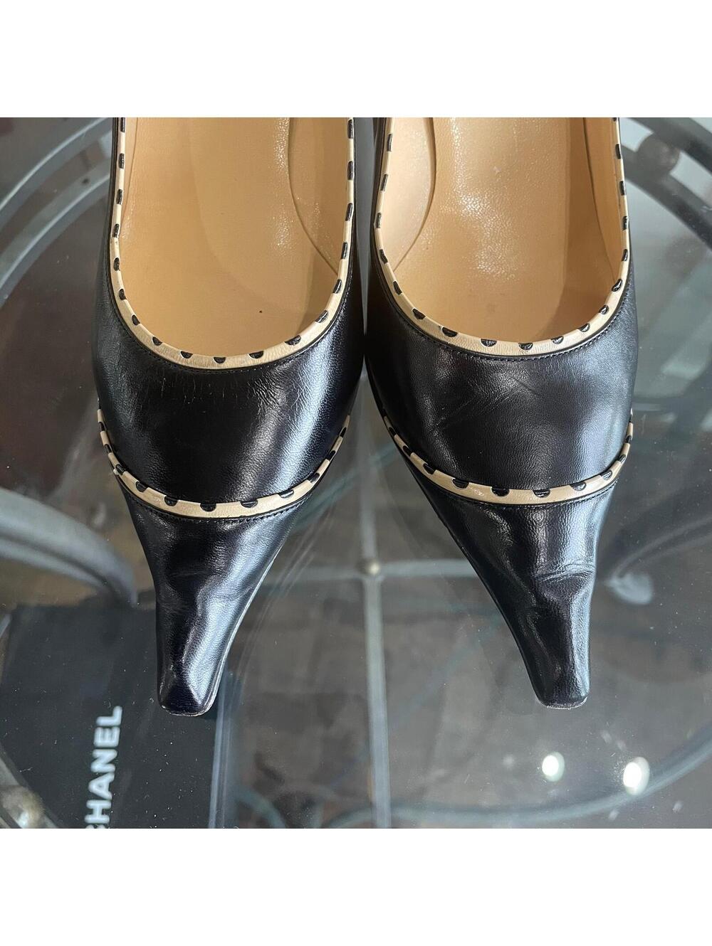 Chanel 2004 Black Point Toe Pumps | Size 39.5/9.5 - Picture 5 of 7
